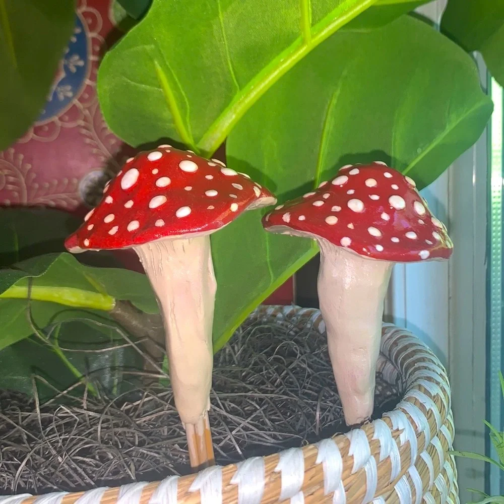 [3] SPOTTED MUSHROOM 🍄 Garden Stakes! 🙌🏽❤️🌈 - Picture 6 of 10